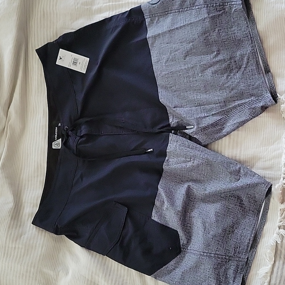 Volcom Mens Manic Boardshorts in size 36